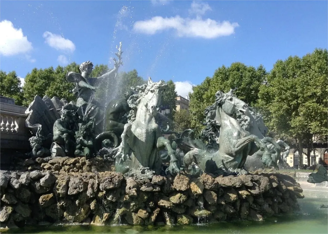 Fontaine place des Quinconces